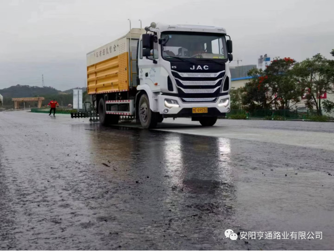 祝賀我司深汕西項(xiàng)目透層、封層試驗(yàn)段圓 滿成功