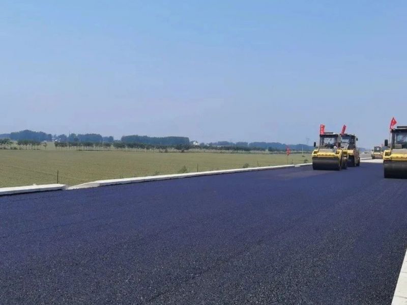 許信高速透層、封層和瀝青下面層試驗(yàn)段攤鋪圓 滿成功